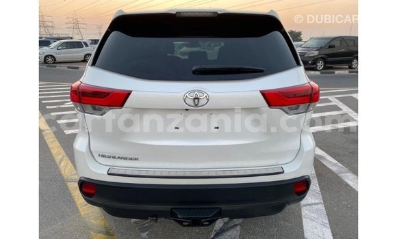 Nunua Imported Toyota Highlander Nyeupe Gari ndani ya Import - Dubai nchini Arusha Nunua Imported Toyota Highlander Nyeupe Gari ndani ya Import - Dubai nchini Arusha