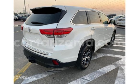 Nunua Imported Toyota Highlander Nyeupe Gari ndani ya Import - Dubai nchini Arusha Nunua Imported Toyota Highlander Nyeupe Gari ndani ya Import - Dubai nchini Arusha