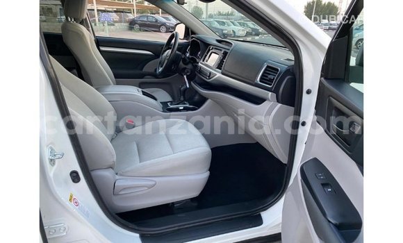 Nunua Imported Toyota Highlander Nyeupe Gari ndani ya Import - Dubai nchini Arusha Nunua Imported Toyota Highlander Nyeupe Gari ndani ya Import - Dubai nchini Arusha