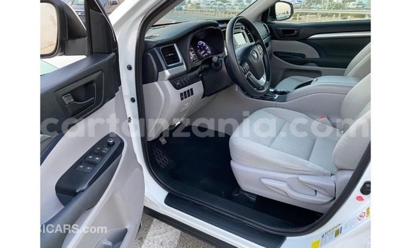 Nunua Imported Toyota Highlander Nyeupe Gari ndani ya Import - Dubai nchini Arusha Nunua Imported Toyota Highlander Nyeupe Gari ndani ya Import - Dubai nchini Arusha