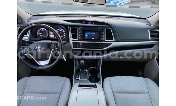 Nunua Imported Toyota Highlander Nyeupe Gari ndani ya Import - Dubai nchini Arusha Nunua Imported Toyota Highlander Nyeupe Gari ndani ya Import - Dubai nchini Arusha
