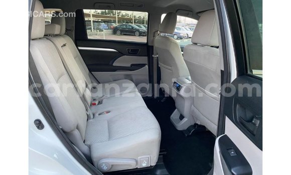 Nunua Imported Toyota Highlander Nyeupe Gari ndani ya Import - Dubai nchini Arusha Nunua Imported Toyota Highlander Nyeupe Gari ndani ya Import - Dubai nchini Arusha