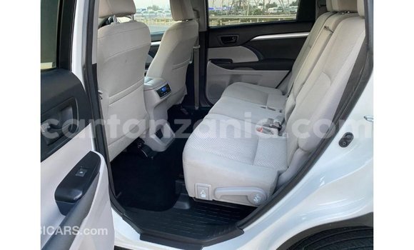 Nunua Imported Toyota Highlander Nyeupe Gari ndani ya Import - Dubai nchini Arusha Nunua Imported Toyota Highlander Nyeupe Gari ndani ya Import - Dubai nchini Arusha