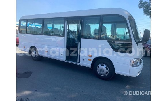 Buy Import Hyundai Accent White Car in Import - Dubai in Arusha Buy Import Hyundai Accent White Car in Import - Dubai in Arusha