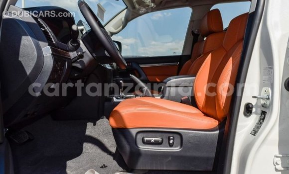 Nunua Imported Toyota Land Cruiser Nyeupe Gari ndani ya Import - Dubai nchini Arusha Nunua Imported Toyota Land Cruiser Nyeupe Gari ndani ya Import - Dubai nchini Arusha