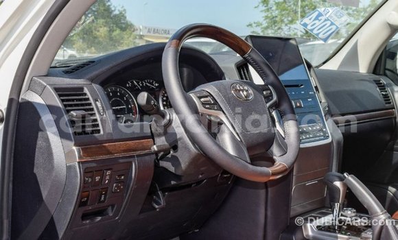 Nunua Imported Toyota Land Cruiser Nyeupe Gari ndani ya Import - Dubai nchini Arusha Nunua Imported Toyota Land Cruiser Nyeupe Gari ndani ya Import - Dubai nchini Arusha