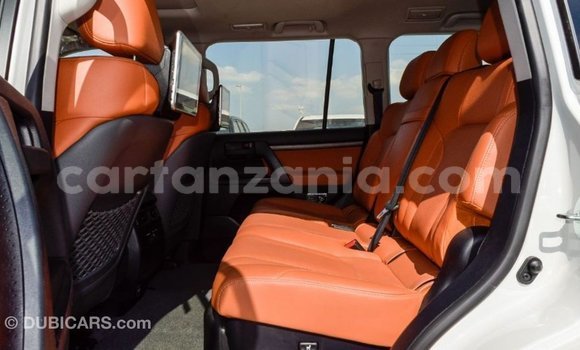 Nunua Imported Toyota Land Cruiser Nyeupe Gari ndani ya Import - Dubai nchini Arusha Nunua Imported Toyota Land Cruiser Nyeupe Gari ndani ya Import - Dubai nchini Arusha
