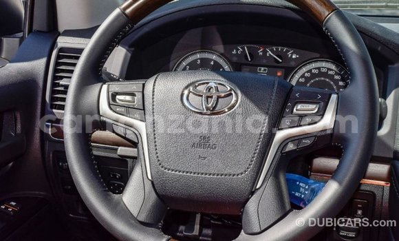 Nunua Imported Toyota Land Cruiser Nyeupe Gari ndani ya Import - Dubai nchini Arusha Nunua Imported Toyota Land Cruiser Nyeupe Gari ndani ya Import - Dubai nchini Arusha