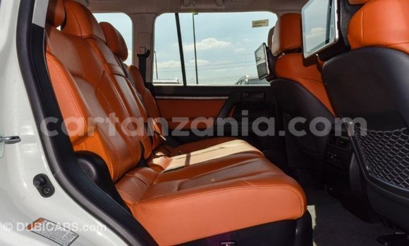 Nunua Imported Toyota Land Cruiser Nyeupe Gari ndani ya Import - Dubai nchini Arusha Nunua Imported Toyota Land Cruiser Nyeupe Gari ndani ya Import - Dubai nchini Arusha