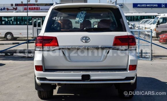 Nunua Imported Toyota Land Cruiser Nyeupe Gari ndani ya Import - Dubai nchini Arusha Nunua Imported Toyota Land Cruiser Nyeupe Gari ndani ya Import - Dubai nchini Arusha