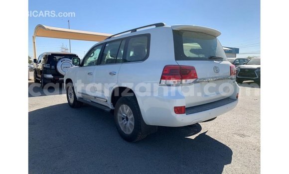 Buy Import Toyota Land Cruiser White Car in Import - Dubai in Arusha Buy Import Toyota Land Cruiser White Car in Import - Dubai in Arusha