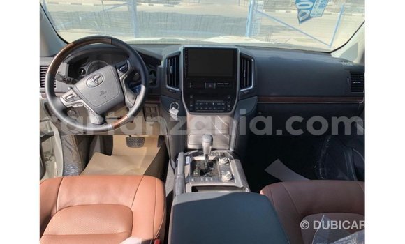 Buy Import Toyota Land Cruiser White Car in Import - Dubai in Arusha Buy Import Toyota Land Cruiser White Car in Import - Dubai in Arusha
