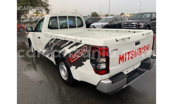 Buy Import Mitsubishi L200 White Car in Import - Dubai in Arusha Buy Import Mitsubishi L200 White Car in Import - Dubai in Arusha