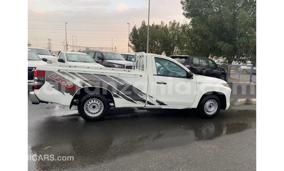 Buy Import Mitsubishi L200 White Car in Import - Dubai in Arusha Buy Import Mitsubishi L200 White Car in Import - Dubai in Arusha