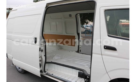 Nunua Imported Toyota Hiace Nyeupe Gari ndani ya Import - Dubai nchini Arusha Nunua Imported Toyota Hiace Nyeupe Gari ndani ya Import - Dubai nchini Arusha