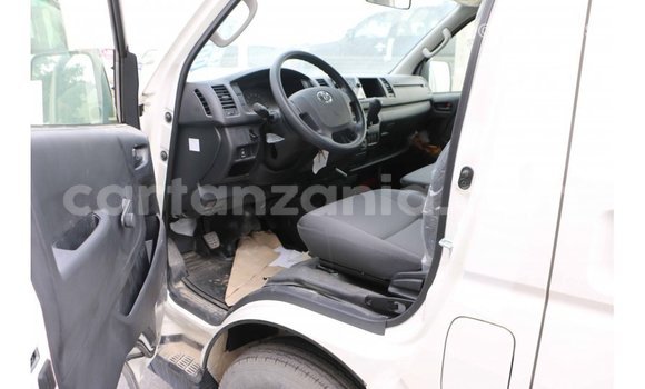 Nunua Imported Toyota Hiace Nyeupe Gari ndani ya Import - Dubai nchini Arusha Nunua Imported Toyota Hiace Nyeupe Gari ndani ya Import - Dubai nchini Arusha