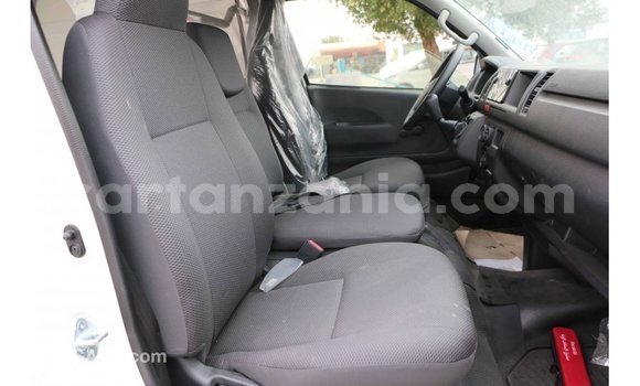 Nunua Imported Toyota Hiace Nyeupe Gari ndani ya Import - Dubai nchini Arusha Nunua Imported Toyota Hiace Nyeupe Gari ndani ya Import - Dubai nchini Arusha
