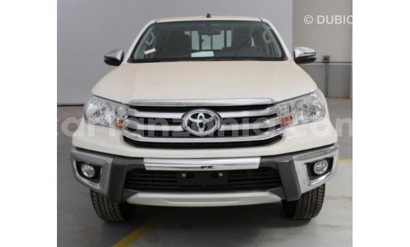 Nunua Imported Toyota Hilux Nyeupe Gari ndani ya Import - Dubai nchini Arusha Nunua Imported Toyota Hilux Nyeupe Gari ndani ya Import - Dubai nchini Arusha