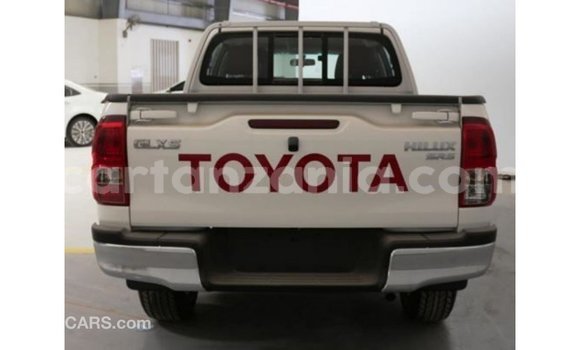Nunua Imported Toyota Hilux Nyeupe Gari ndani ya Import - Dubai nchini Arusha Nunua Imported Toyota Hilux Nyeupe Gari ndani ya Import - Dubai nchini Arusha