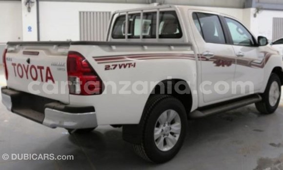 Nunua Imported Toyota Hilux Nyeupe Gari ndani ya Import - Dubai nchini Arusha Nunua Imported Toyota Hilux Nyeupe Gari ndani ya Import - Dubai nchini Arusha
