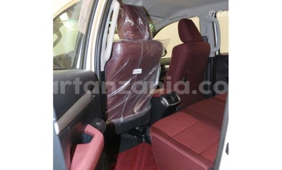 Nunua Imported Toyota Hilux Nyeupe Gari ndani ya Import - Dubai nchini Arusha Nunua Imported Toyota Hilux Nyeupe Gari ndani ya Import - Dubai nchini Arusha