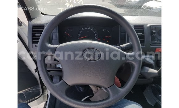 Nunua Imported Toyota Hiace Nyeupe Gari ndani ya Import - Dubai nchini Arusha Nunua Imported Toyota Hiace Nyeupe Gari ndani ya Import - Dubai nchini Arusha