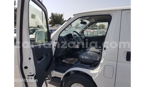 Nunua Imported Toyota Hiace Nyeupe Gari ndani ya Import - Dubai nchini Arusha Nunua Imported Toyota Hiace Nyeupe Gari ndani ya Import - Dubai nchini Arusha