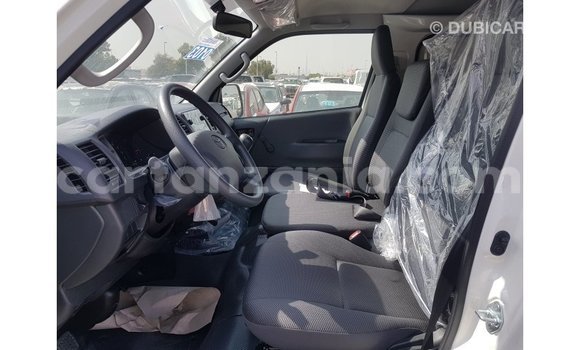Nunua Imported Toyota Hiace Nyeupe Gari ndani ya Import - Dubai nchini Arusha Nunua Imported Toyota Hiace Nyeupe Gari ndani ya Import - Dubai nchini Arusha