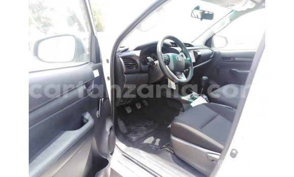Nunua Imported Toyota Hilux Nyeupe Gari ndani ya Import - Dubai nchini Arusha Nunua Imported Toyota Hilux Nyeupe Gari ndani ya Import - Dubai nchini Arusha