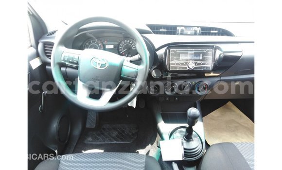 Nunua Imported Toyota Hilux Nyeupe Gari ndani ya Import - Dubai nchini Arusha Nunua Imported Toyota Hilux Nyeupe Gari ndani ya Import - Dubai nchini Arusha