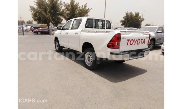 Nunua Imported Toyota Hilux Nyeupe Gari ndani ya Import - Dubai nchini Arusha Nunua Imported Toyota Hilux Nyeupe Gari ndani ya Import - Dubai nchini Arusha