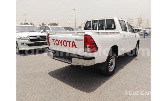 Nunua Imported Toyota Hilux Nyeupe Gari ndani ya Import - Dubai nchini Arusha Nunua Imported Toyota Hilux Nyeupe Gari ndani ya Import - Dubai nchini Arusha