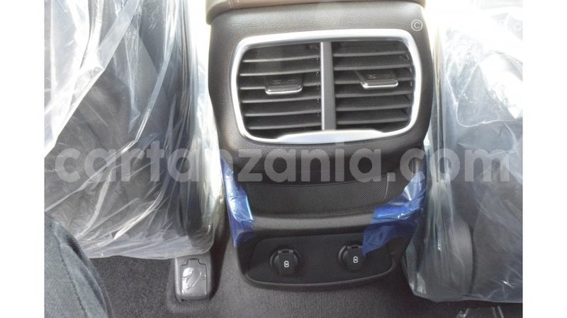 Big with watermark hyundai santa fe arusha import dubai 8141