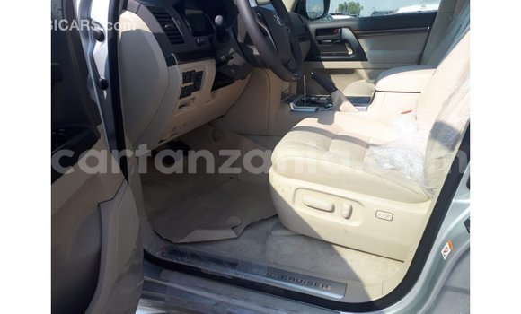 Nunua Imported Toyota Land Cruiser Nyingine Gari ndani ya Import - Dubai nchini Arusha Nunua Imported Toyota Land Cruiser Nyingine Gari ndani ya Import - Dubai nchini Arusha