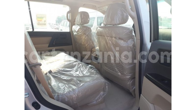 Big with watermark toyota land cruiser arusha import dubai 8144