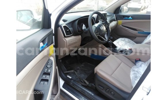 Nunua Imported Hyundai Tucson Nyeupe Gari ndani ya Import - Dubai nchini Arusha Nunua Imported Hyundai Tucson Nyeupe Gari ndani ya Import - Dubai nchini Arusha