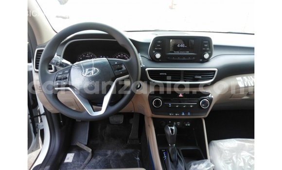 Nunua Imported Hyundai Tucson Nyeupe Gari ndani ya Import - Dubai nchini Arusha Nunua Imported Hyundai Tucson Nyeupe Gari ndani ya Import - Dubai nchini Arusha