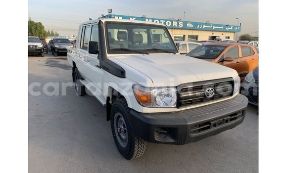 Nunua Imported Toyota Land Cruiser Nyeupe Gari ndani ya Import - Dubai nchini Arusha Nunua Imported Toyota Land Cruiser Nyeupe Gari ndani ya Import - Dubai nchini Arusha