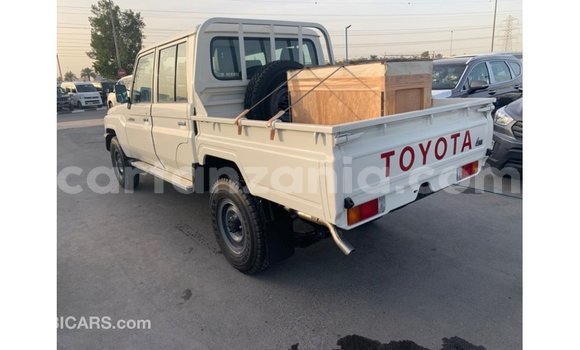 Nunua Imported Toyota Land Cruiser Nyeupe Gari ndani ya Import - Dubai nchini Arusha Nunua Imported Toyota Land Cruiser Nyeupe Gari ndani ya Import - Dubai nchini Arusha