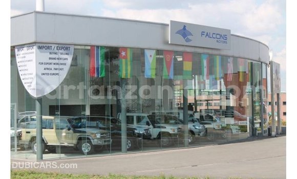 Nunua Imported Toyota Land Cruiser Nyeupe Gari ndani ya Import - Dubai nchini Arusha Nunua Imported Toyota Land Cruiser Nyeupe Gari ndani ya Import - Dubai nchini Arusha