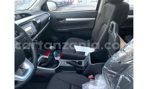 Nunua Imported Toyota Hilux Nyeusi Gari ndani ya Import - Dubai nchini Arusha Nunua Imported Toyota Hilux Nyeusi Gari ndani ya Import - Dubai nchini Arusha