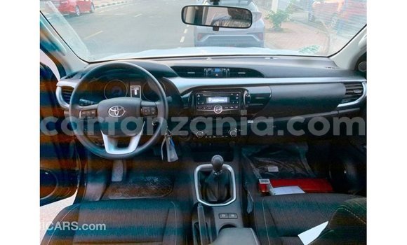 Nunua Imported Toyota Hilux Nyeusi Gari ndani ya Import - Dubai nchini Arusha Nunua Imported Toyota Hilux Nyeusi Gari ndani ya Import - Dubai nchini Arusha
