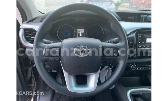Nunua Imported Toyota Hilux Nyeusi Gari ndani ya Import - Dubai nchini Arusha Nunua Imported Toyota Hilux Nyeusi Gari ndani ya Import - Dubai nchini Arusha