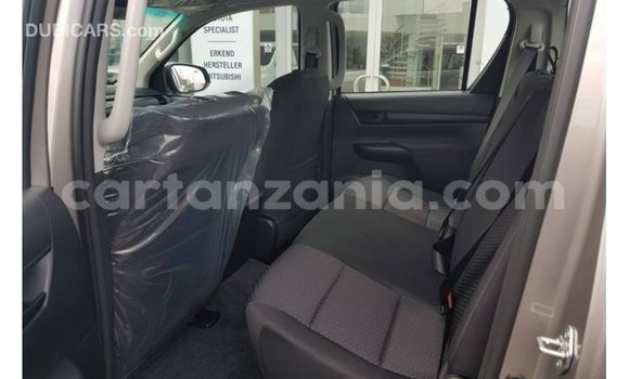 Nunua Imported Toyota Hilux Brown Gari ndani ya Import - Dubai nchini Arusha Nunua Imported Toyota Hilux Brown Gari ndani ya Import - Dubai nchini Arusha
