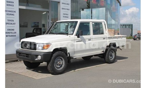 Nunua Imported Toyota Land Cruiser Nyeupe Gari ndani ya Import - Dubai nchini Arusha Nunua Imported Toyota Land Cruiser Nyeupe Gari ndani ya Import - Dubai nchini Arusha