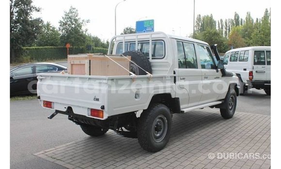 Nunua Imported Toyota Land Cruiser Nyeupe Gari ndani ya Import - Dubai nchini Arusha Nunua Imported Toyota Land Cruiser Nyeupe Gari ndani ya Import - Dubai nchini Arusha