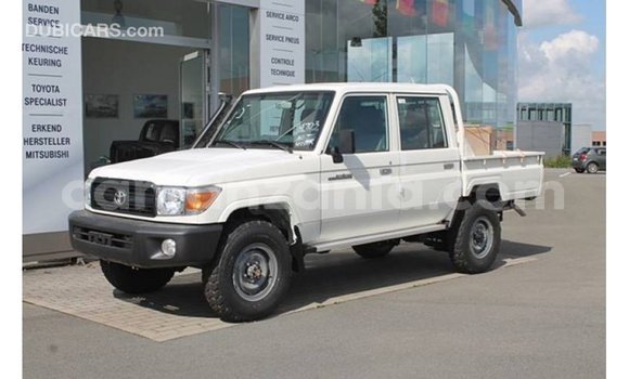 Nunua Imported Toyota Land Cruiser Nyeupe Gari ndani ya Import - Dubai nchini Arusha Nunua Imported Toyota Land Cruiser Nyeupe Gari ndani ya Import - Dubai nchini Arusha