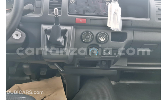 Nunua Imported Toyota Hiace Nyeupe Gari ndani ya Import - Dubai nchini Arusha Nunua Imported Toyota Hiace Nyeupe Gari ndani ya Import - Dubai nchini Arusha