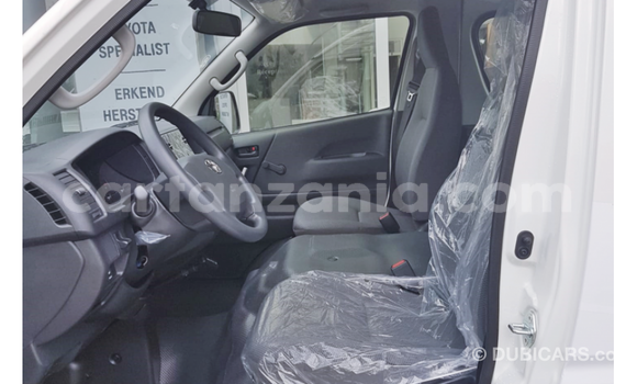 Nunua Imported Toyota Hiace Nyeupe Gari ndani ya Import - Dubai nchini Arusha Nunua Imported Toyota Hiace Nyeupe Gari ndani ya Import - Dubai nchini Arusha