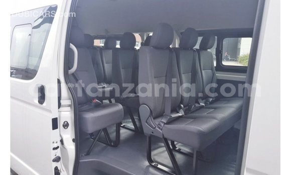 Nunua Imported Toyota Hiace Nyeupe Gari ndani ya Import - Dubai nchini Arusha Nunua Imported Toyota Hiace Nyeupe Gari ndani ya Import - Dubai nchini Arusha
